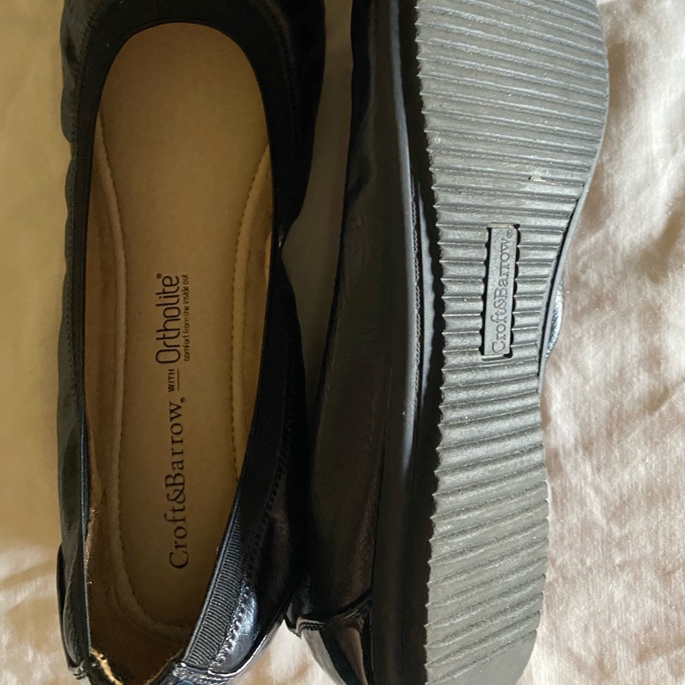 Woman’s Croft& Barrow black leather flats sz. 8